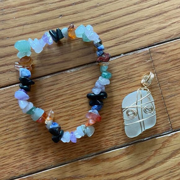 Quartz Pendant and Stretchy Stone Bracelet - Picture 2 of 4